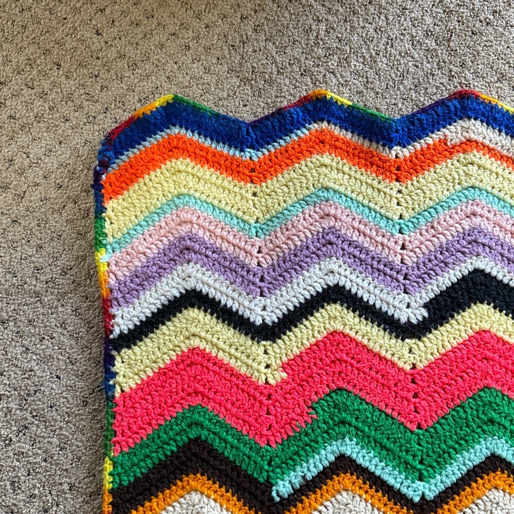 Vintage Hand Knitted Chevron Throw ~65x60 - Picture 5 of 7